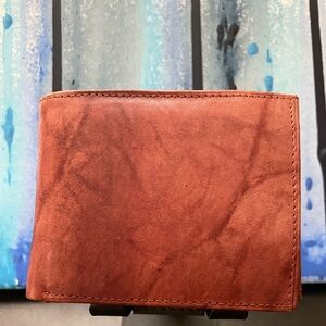 Men’s NWOT Brown Genuine Leather Hand Crafted Bi-fold 4”x3.5”x1” minor wear